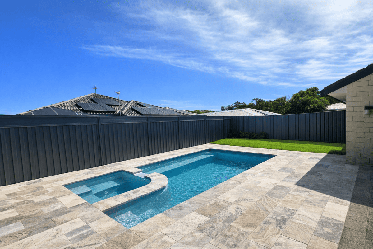 Travertine – Silver 610 × 305 × 30mm